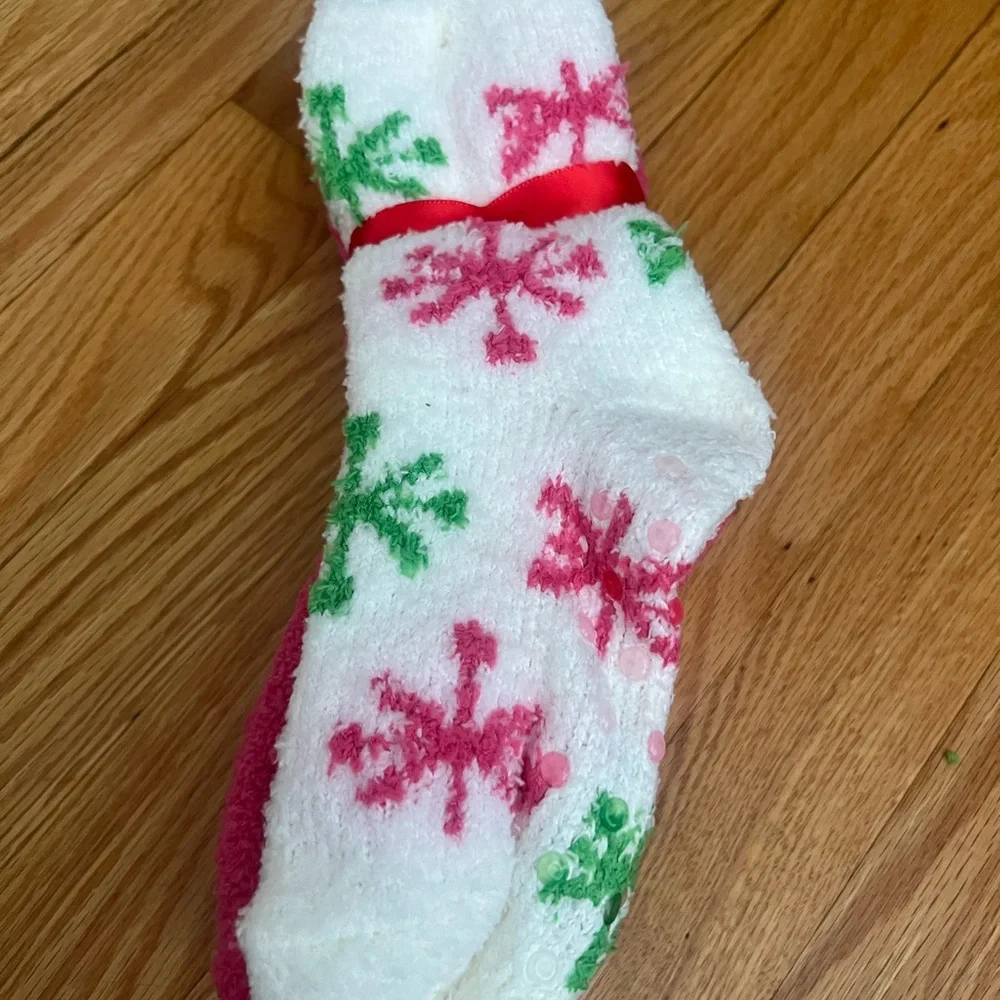6 pair super soft Socks with grip bottoms holiday